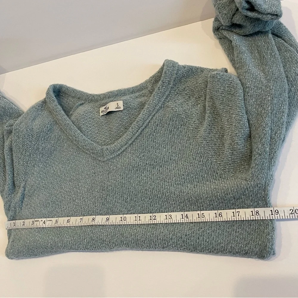 AE: HOLLISTER KNIT LONG SLEEVE SOFT SWEATER- GREEN - SIZE S